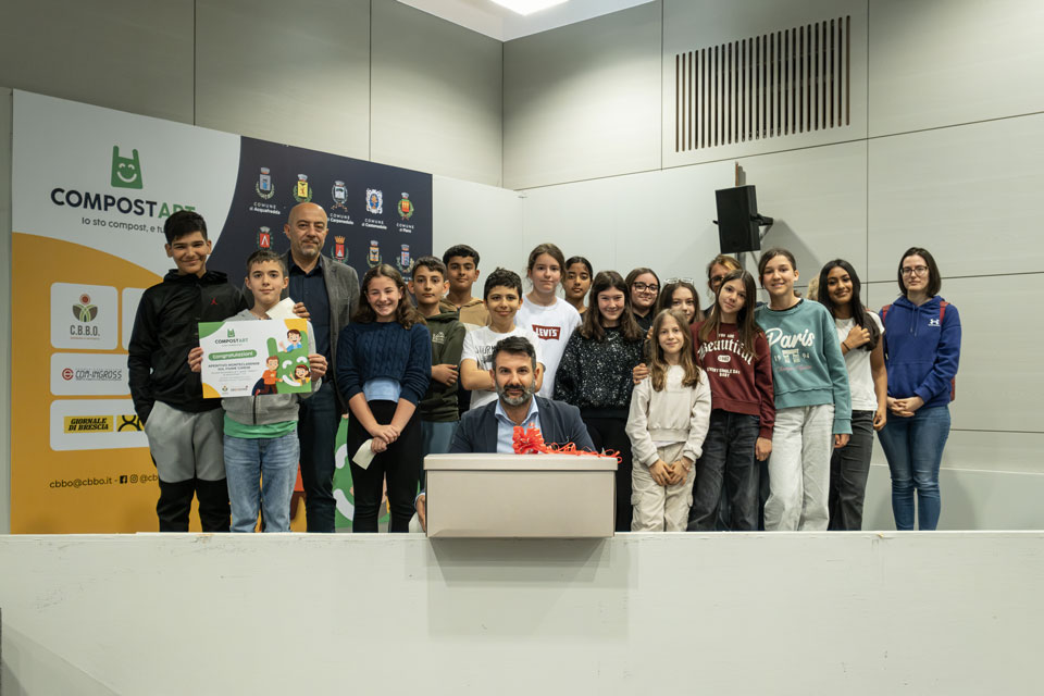 DALLA SCUOLA ALLA TERRA: COMPOSTART FA FIORIRE LA SOSTENIBILITÀ